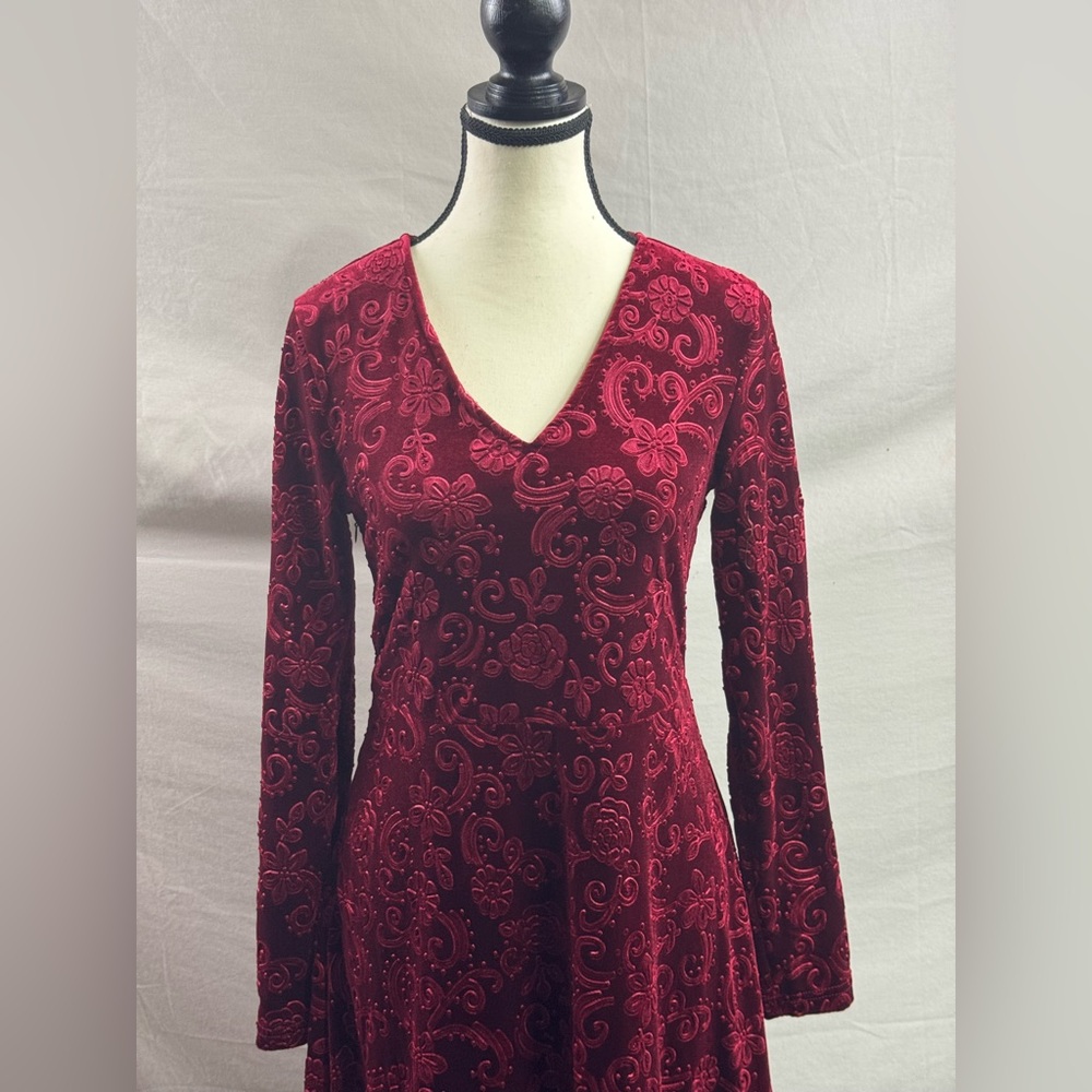 Burgundy  V-Neck Velvet Long Sleeve Dress - Picture 9 of 10
